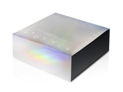 Подарочная коробка с голографическим шубером Aurora, L, вн. размер 260х260х100 мм. Подарочная коробка с голографическим шубером Aurora, L, вн. размер 260х260х100 мм.