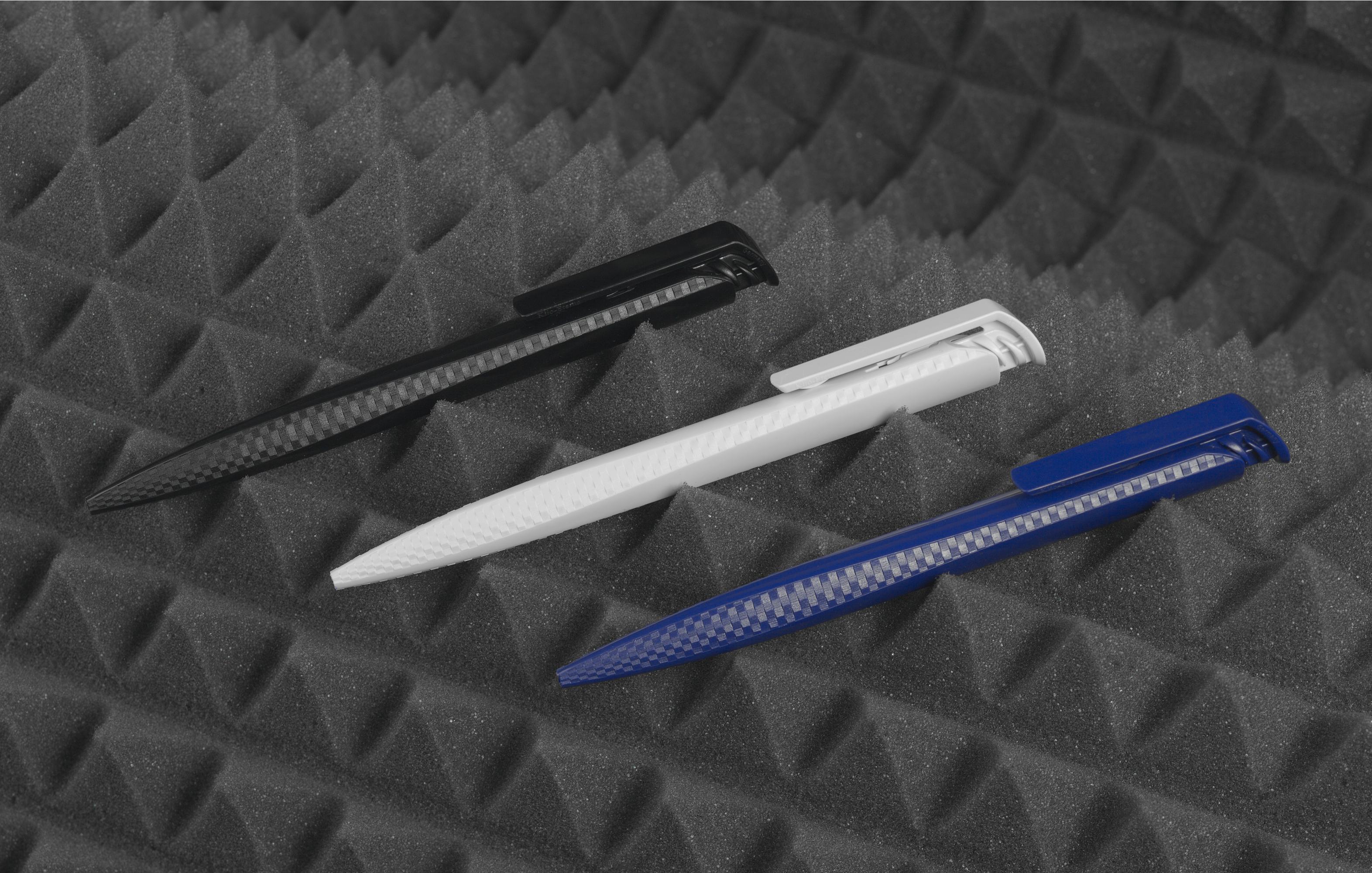 Ручка шариковая TRIAS CARBON, белый