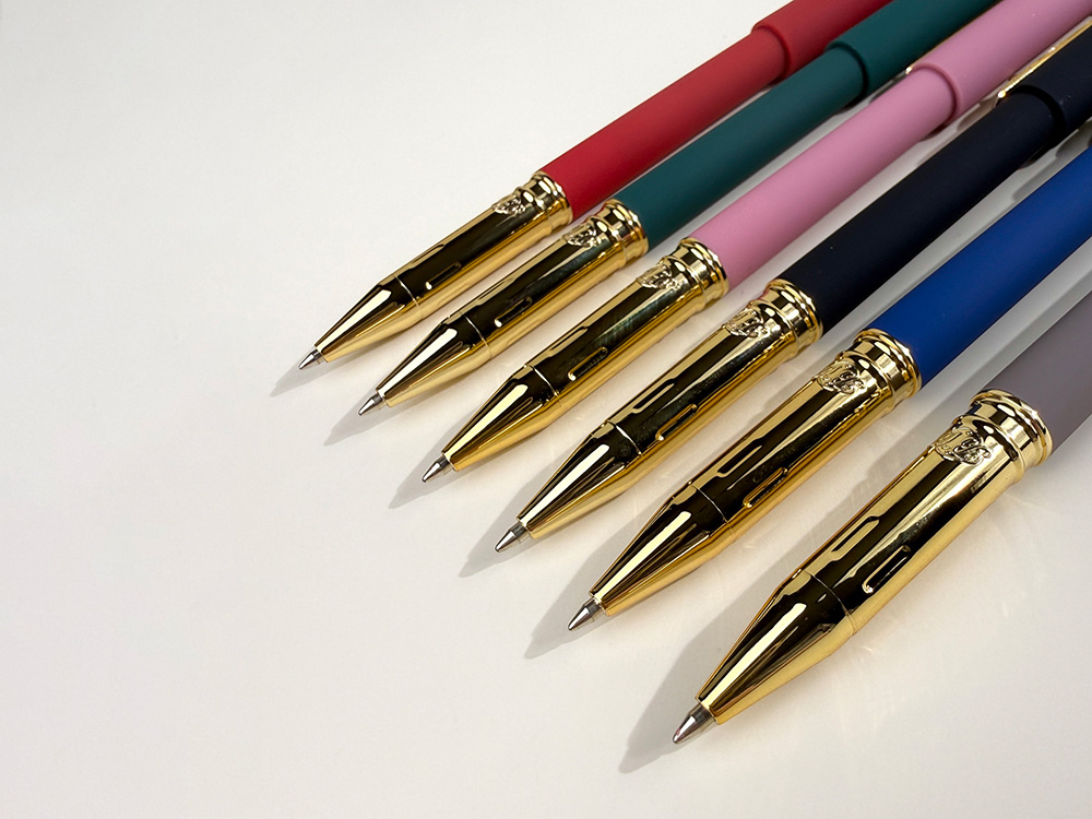 Ручка пластиковая шариковая Parliament, 0,7 мм, синие чернила, красный/золотистый