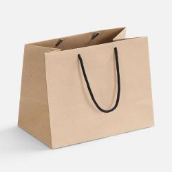 Пакет бумажный Stor, неокрашенный с черными ручками Пакет бумажный Stor, неокрашенный с черными ручками