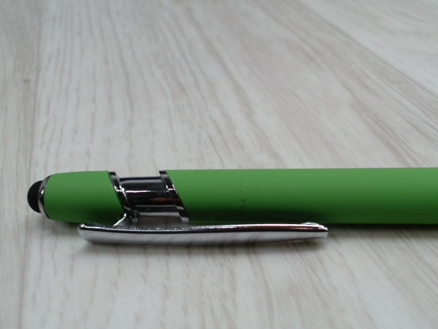 Ручка металлическая soft-touch шариковая со стилусом Sway, зеленое яблоко/серебристый (P)