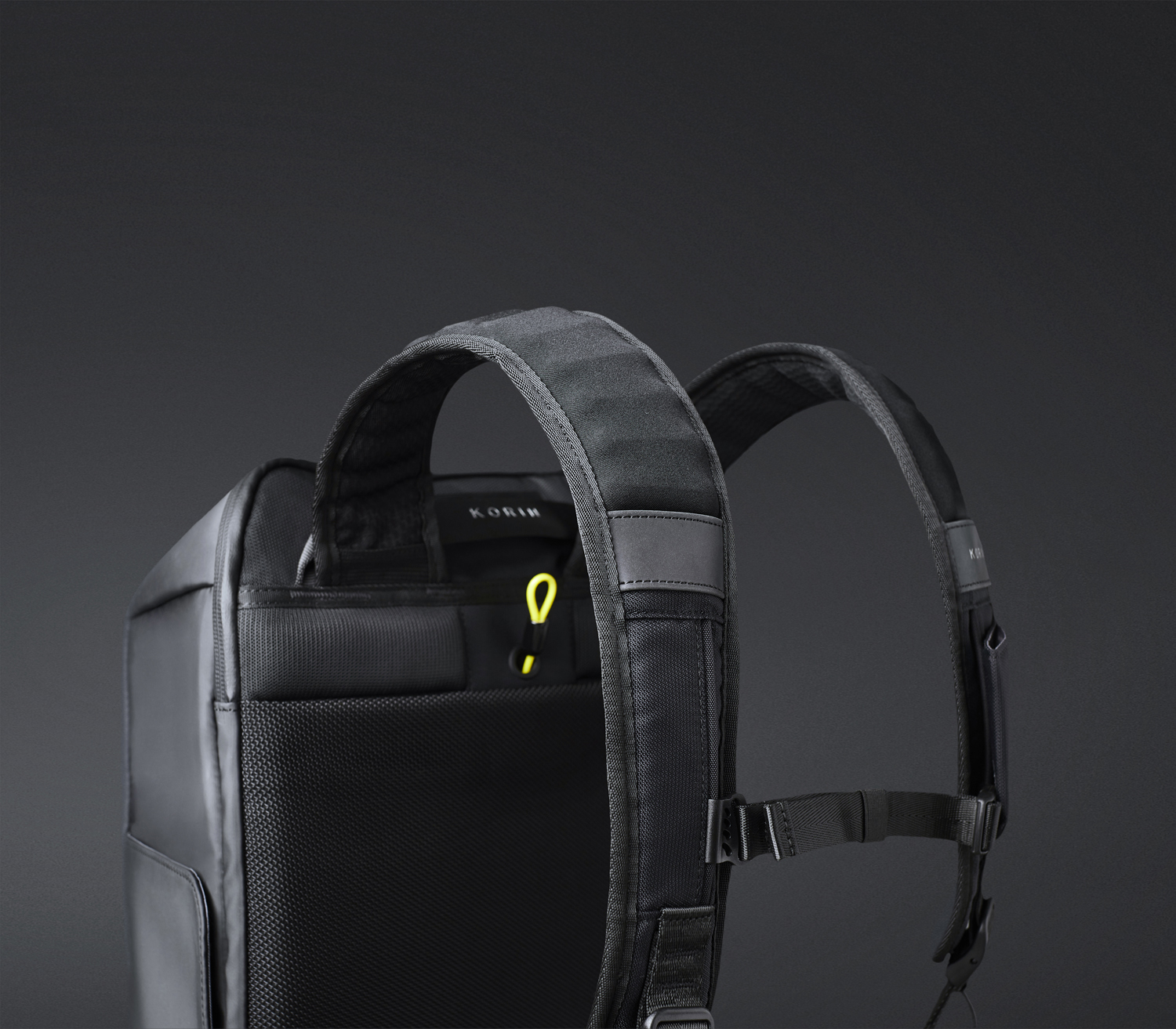 Рюкзак KORIN FlipPack 47х30х17 см, зеленый/черный