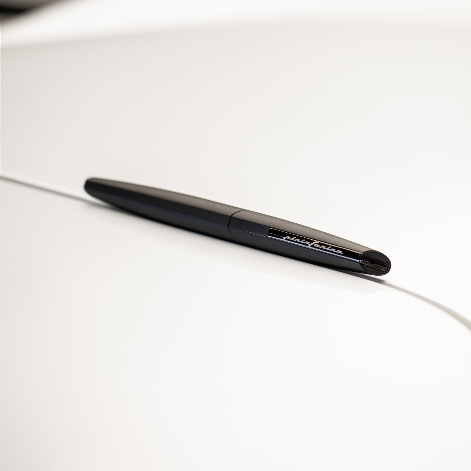 Роллер PININFARINA PF Two BLACK