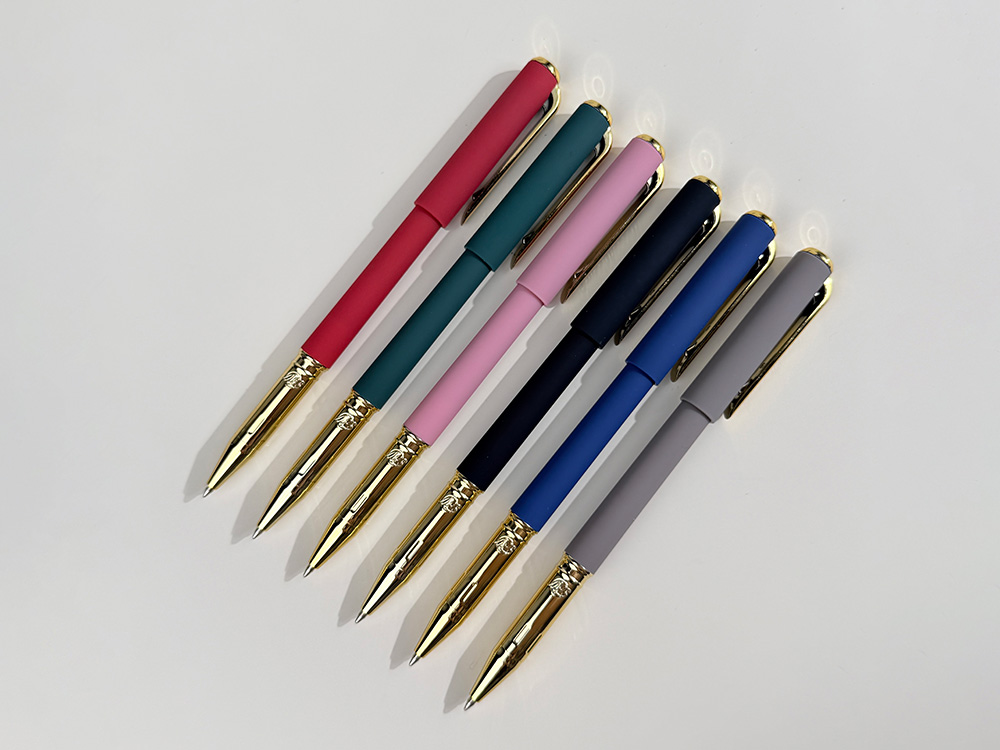 Ручка пластиковая шариковая Parliament, 0,7 мм, синие чернила, красный/золотистый