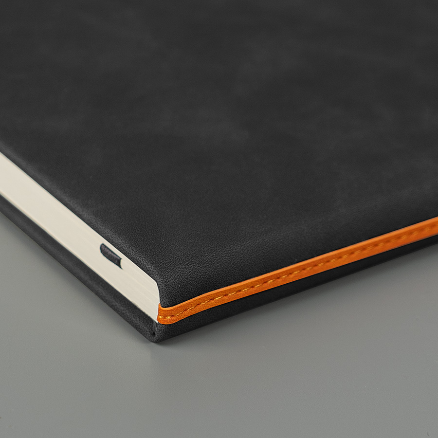 Ежедневник недатированный Muse, черный, формат А5, с оранжевой декоративной полосой, блок в линейку