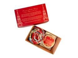 Набор: платок Кремль – Москва и свеча Бархатный пион