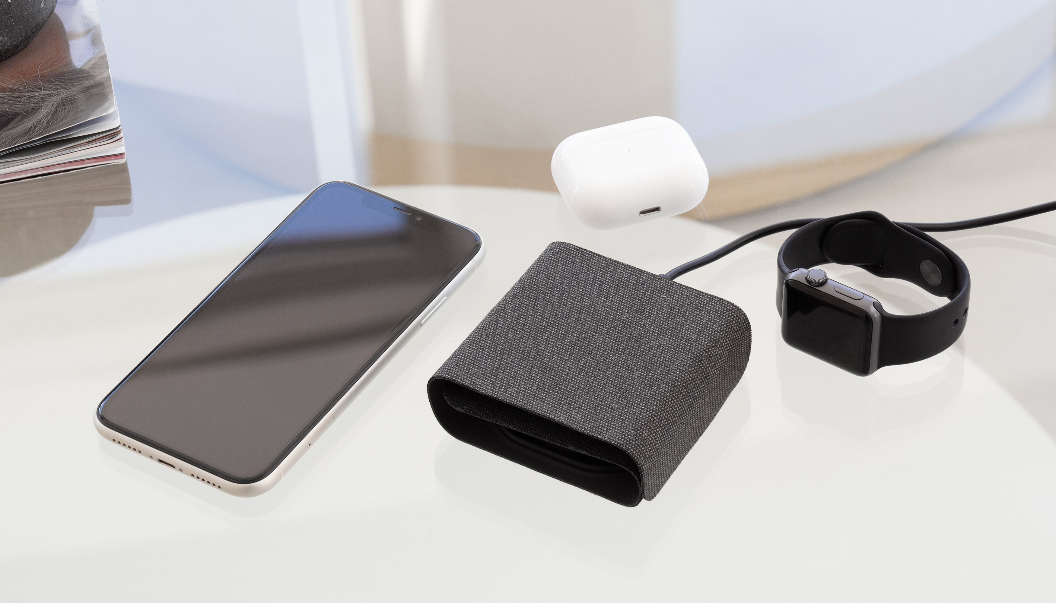 Складная беспроводная (15W) зарядная станция "Magic Case" с MagSafe для смартфона, часов и наушников Складная беспроводная (15W) зарядная станция "Magic Case" с MagSafe для смартфона, часов и наушников