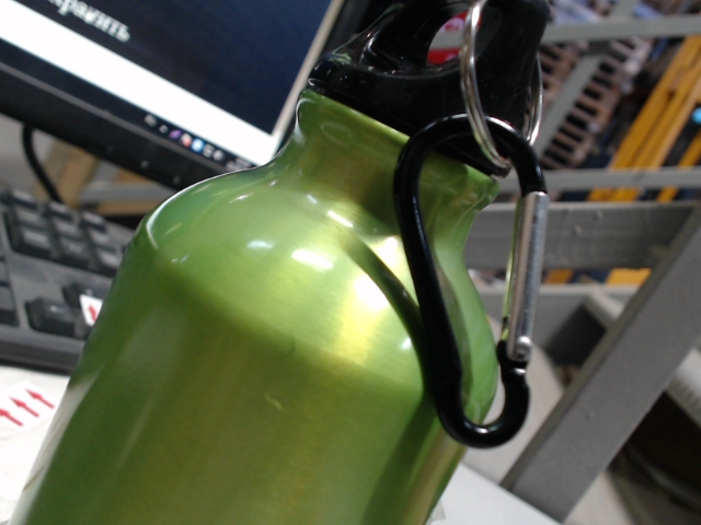 Бутылка Oregon с карабином 400мл, зеленое яблоко Бутылка Oregon с карабином 400мл, зеленое яблоко