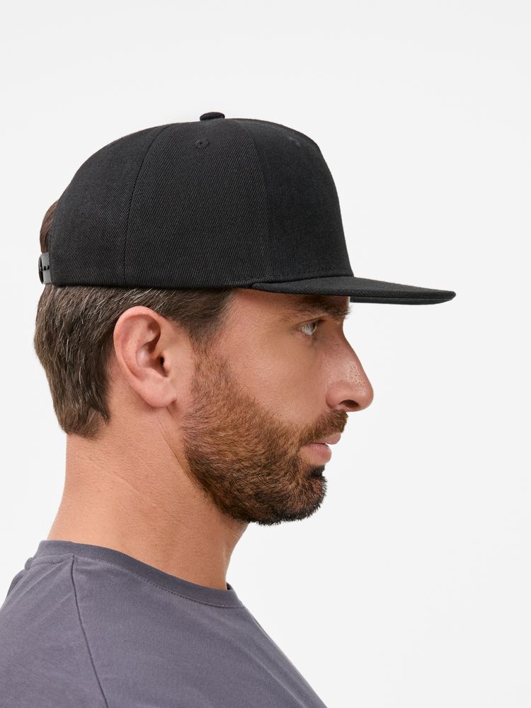 Бейсболка Epicore с прямым козырьком, черная Бейсболка Epicore с прямым козырьком, черная