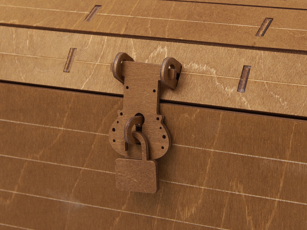 Подарочный набор: кукла фарфоровая, мед, красный