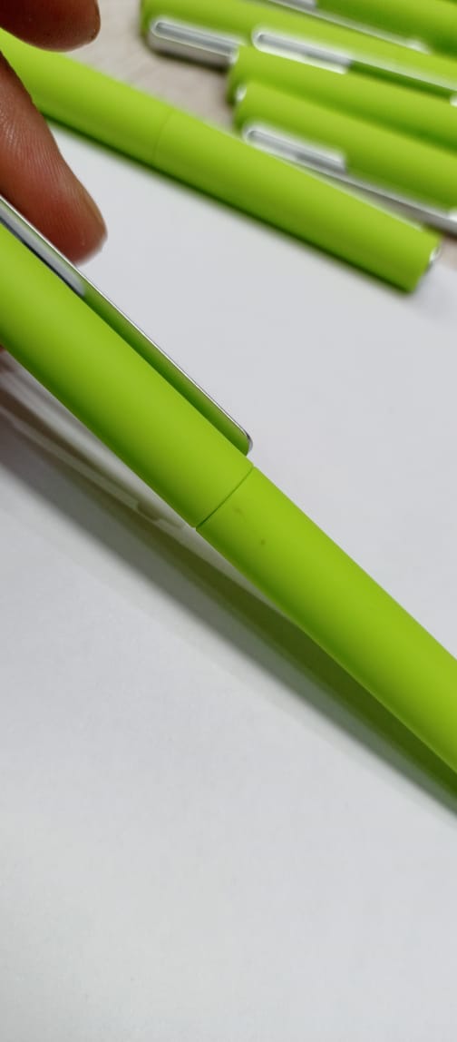 Ручка шариковая пластиковая Bon с покрытием soft touch, зеленое яблоко (Р)