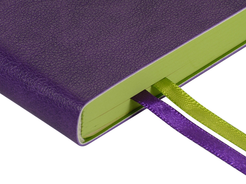 Ежедневник А5 датированный Boston 2026, фиолетовый с салатовым обрезом