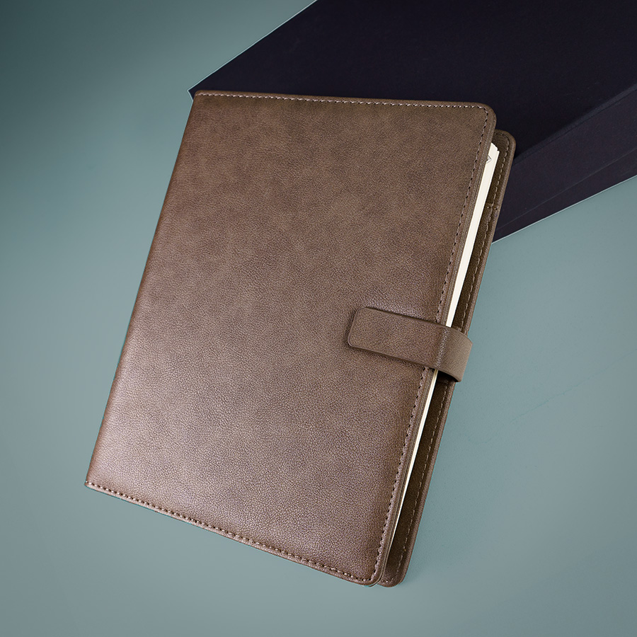 Ежедневник недатированный Coach, B5, коричневый, кремовый блок, подарочная коробка