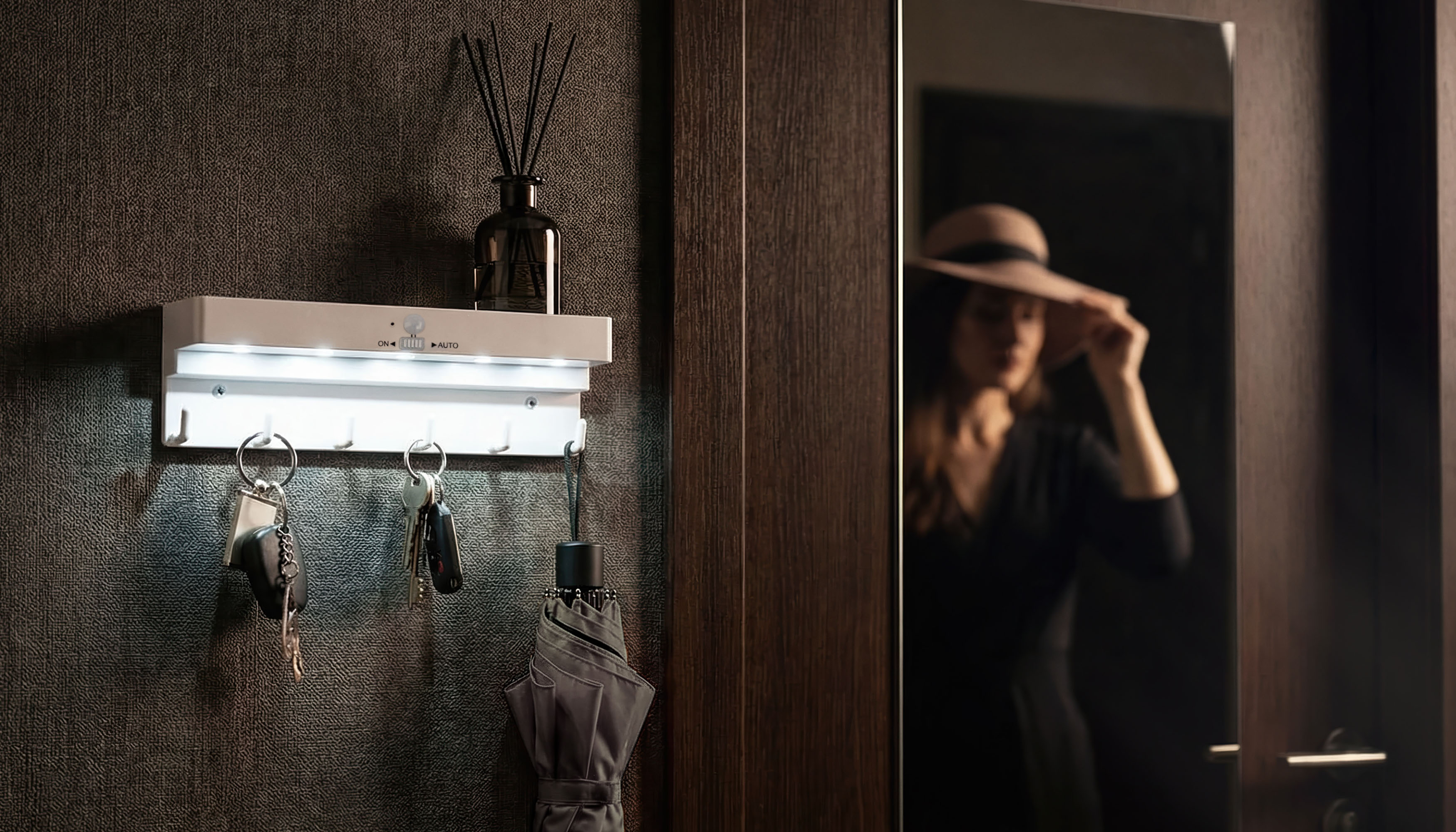 Ключница "KeyHub" с подсветкой Ключница "KeyHub" с подсветкой