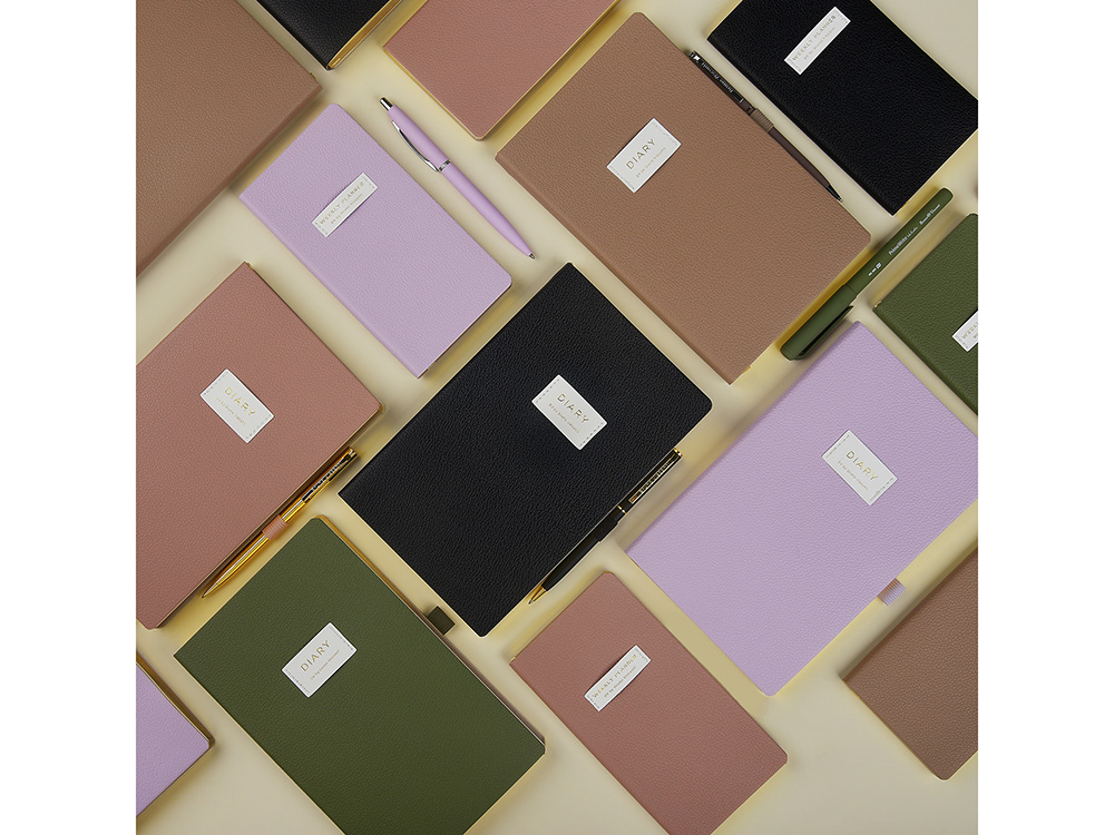 Еженедельник недатированный А6 Total beige с нашивкой, бежевый Еженедельник недатированный А6 Total beige с нашивкой, бежевый