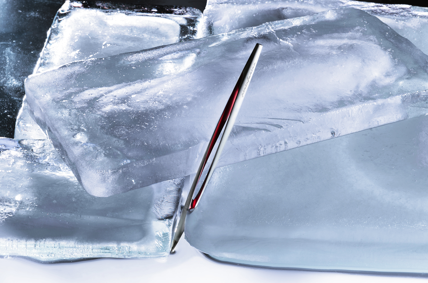 Вечная ручка Pininfarina Aero RED