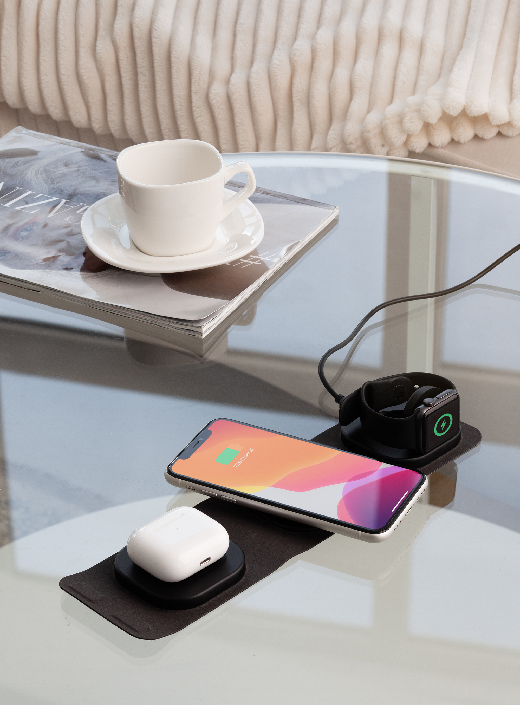 Складная беспроводная (15W) зарядная станция "Magic Case" с MagSafe для смартфона, часов и наушников Складная беспроводная (15W) зарядная станция "Magic Case" с MagSafe для смартфона, часов и наушников